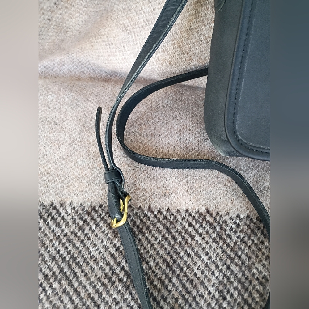 Coach Vintage Turn Lock Purse - Picture 3 of 8